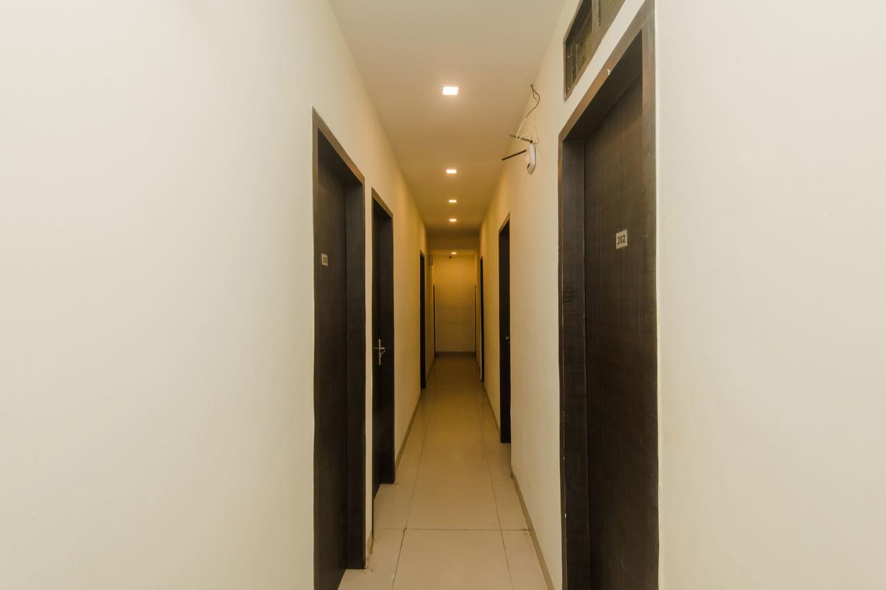 Oyo 10103 Hotel Aviva Bombaj Zewnętrze zdjęcie